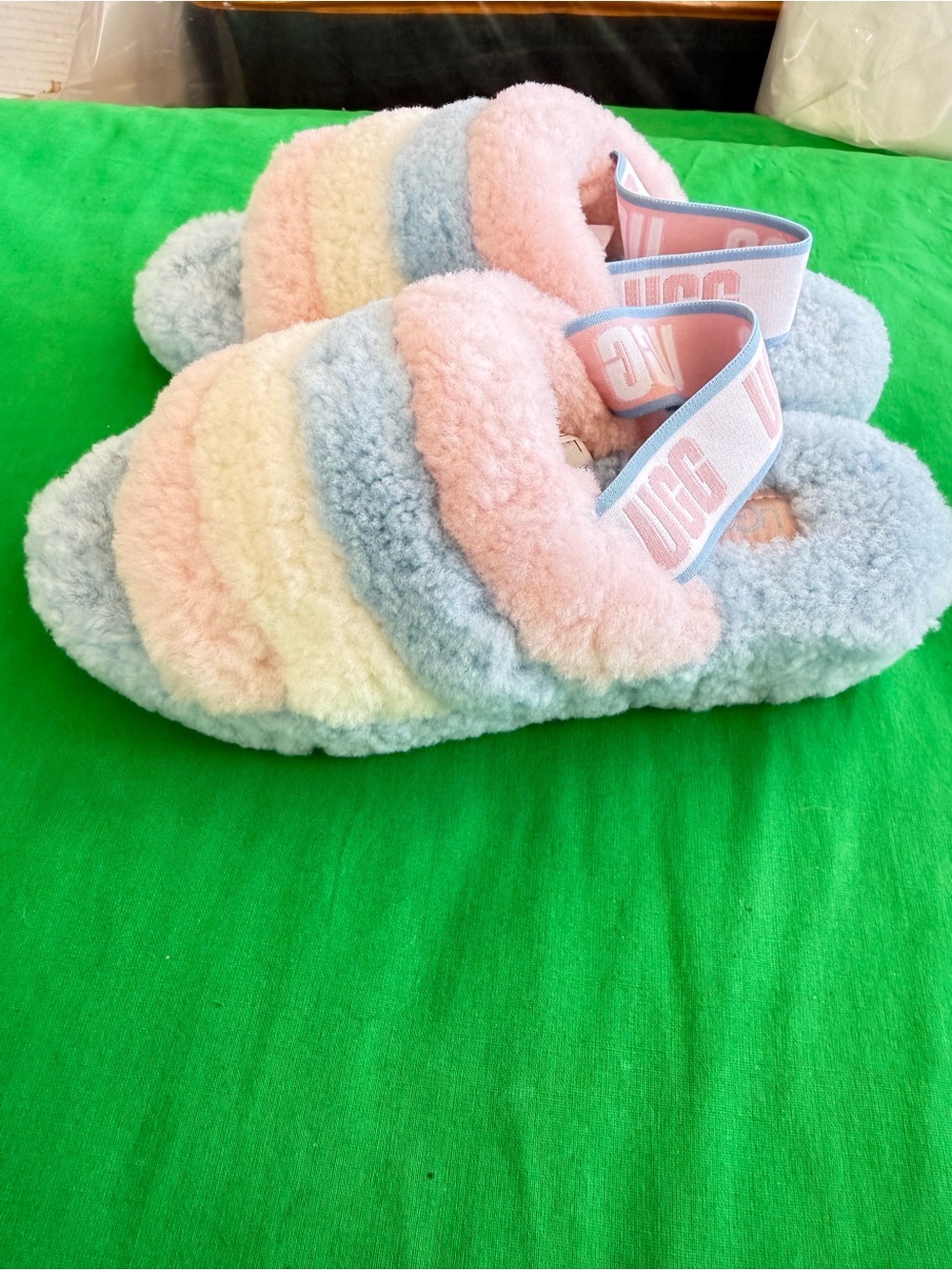 “SIZE 6” WOMENS UGG Fluff Yeah Pastel Rainbow Slides